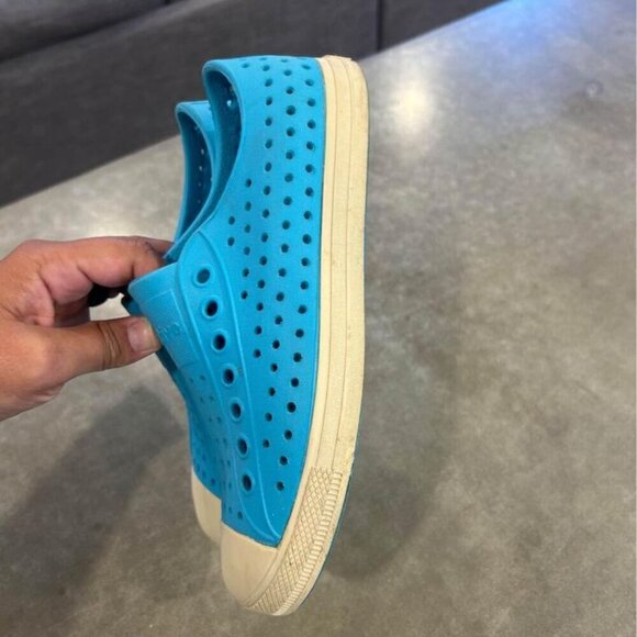 NATIVES! Womans size 6, men’s size 4. Excellent condition. Waterproof. - Picture 2 of 7